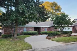 104 April Wind Dr S, Conroe, TX 77356 - Photo 3