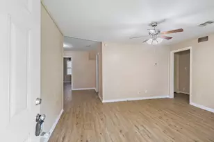 946 Milam St, Liberty, TX 77575 - Photo 3