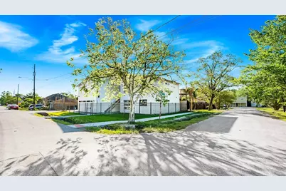 1301 Diez Street #D, Houston, TX 77023 - Photo 1