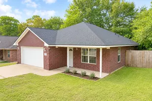 322 Greenleaf St, Huntsville, TX 77340 - Photo 3