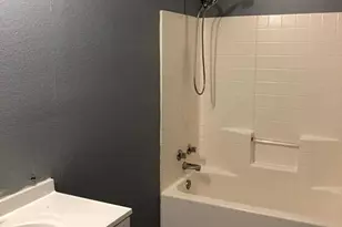 1015 W Clarendon Dr, Dallas, TX 75208 - Photo 11