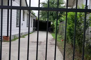 6741 Ave E, Houston, TX 77011 - Photo 1