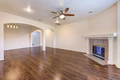 7611 S Linpar Court, Houston, TX 77040 - Photo 9