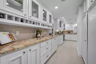 8702 Ilona Ln, Houston, TX 77025 - Photo 11