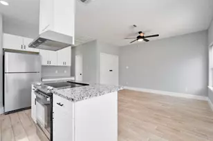 5754 Reed Rd, Houston, TX 77033 - Photo 11