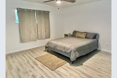 639 Feamster Drive, Houston, TX 77022 - Photo 9