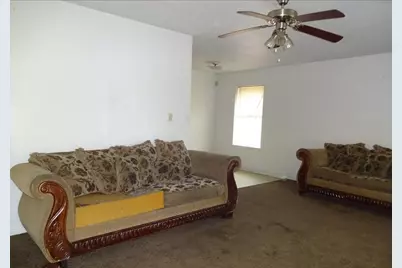 6617 N Lincoln Drive, Hitchcock, TX 77563 - Photo 5