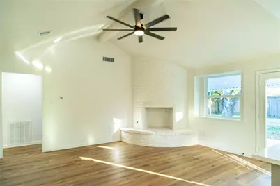 10907 Sharpview Drive, Houston, TX 77072 - Photo 7