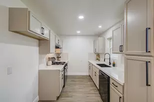 9923 Antrim Ln, La Porte, TX 77571 - Photo 11