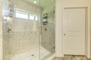 37 Wildwood Lake Dr, Huntsville, TX 77340 - Photo 15