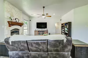 37 Wildwood Lake Dr, Huntsville, TX 77340 - Photo 11