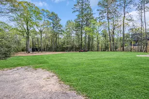 10040 Shepard Hill Rd, Willis, TX 77318 - Photo 11