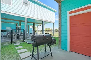 960B Palmetto Dr, Crystal Beach, TX 77650 - Photo 25