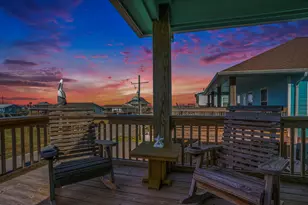 960B Palmetto Dr, Crystal Beach, TX 77650 - Photo 1