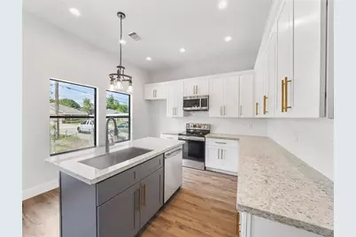 4818 Paula St Street #B, Houston, TX 77033 - Photo 5