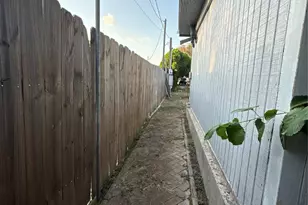 8412 Peekskill Ln, Houston, TX 77075 - Photo 37