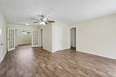 5711 Ridgeway Drive, Houston, TX 77033 - Photo 7