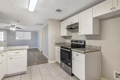 4401 Elmwood Street, Houston, TX 77051 - Photo 9