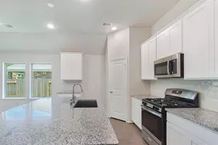 553 Timber Voyage Ct, Conroe, TX 77304 - Photo 9