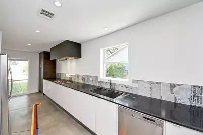 7610 Highmeadow Drive, Houston, TX 77063 - Photo 21