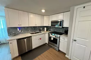 3931 Grayson Dr, Galveston, TX 77554 - Photo 7