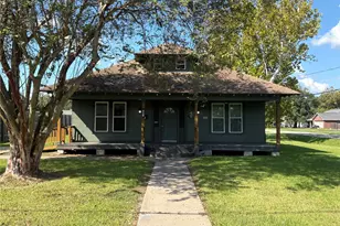 529 E Myrtle St, Angleton, TX 77515 - Photo 1