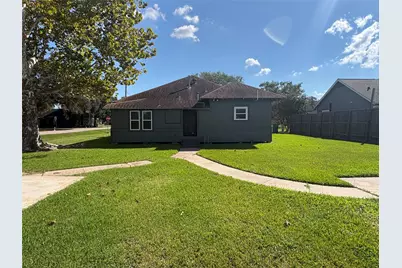 529 E Myrtle Street, Angleton, TX 77515 - Photo 17