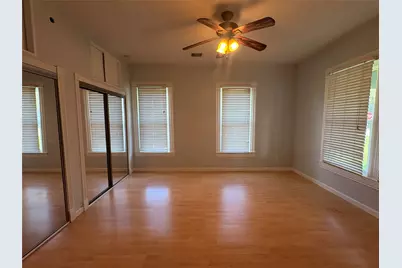 529 E Myrtle Street, Angleton, TX 77515 - Photo 9