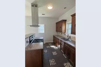 529 E Myrtle Street, Angleton, TX 77515 - Photo 3