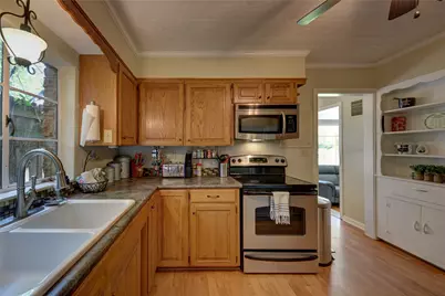 706 S Market Street, Brenham, TX 77833 - Photo 11