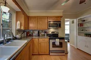 706 S Market St, Brenham, TX 77833 - Photo 11