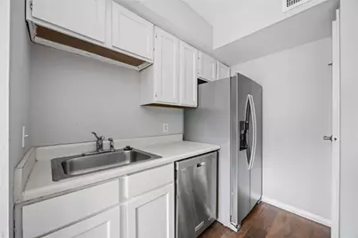 6201 Beverlyhill Street #30, Houston, TX 77057 - Photo 11