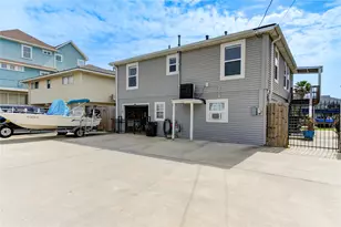 138 Tarpon St, Bayou Vista, TX 77563 - Photo 3