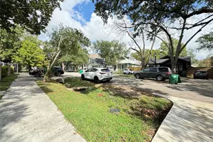 1123 1/2 Arlington St, Houston, TX 77008 - Photo 3