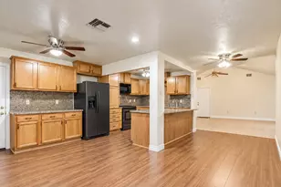 9101 Homewood Ln NE, Houston, TX 77078 - Photo 5