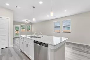 1749 Succotash Oak Ct, Conroe, TX 77304 - Photo 9