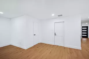 5443 Redstart St, Houston, TX 77096 - Photo 15