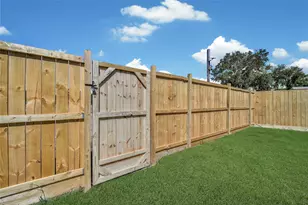 7611 Athlone Dr, Houston, TX 77088 - Photo 43