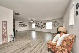 8611 Chaletford Dr, Houston, TX 77044 - Photo 21