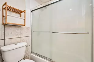 10211 Sugar Branch Dr, Houston, TX 77036 - Photo 21