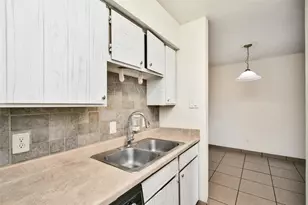 10211 Sugar Branch Dr, Houston, TX 77036 - Photo 13