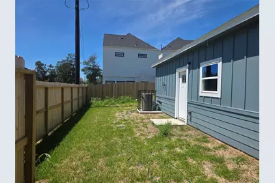 9903 Dipping Woods Street, Houston, TX 77076 - Photo 9