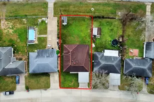 900 S Circle Dr, Baytown, TX 77520 - Photo 11