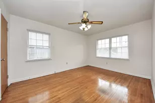900 S Circle Dr, Baytown, TX 77520 - Photo 25