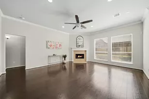 2206 Ascot Ln, Sugar Land, TX 77479 - Photo 9