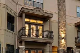 2403 Commonwealth St, Houston, TX 77006 - Photo 1