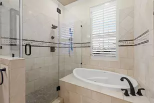 2403 Commonwealth St, Houston, TX 77006 - Photo 17