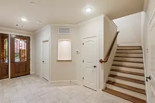 2403 Commonwealth St, Houston, TX 77006 - Photo 3