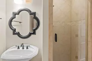 2403 Commonwealth St, Houston, TX 77006 - Photo 5