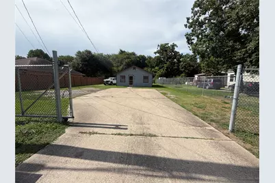 516 Battlebell Road, Highlands, TX 77562 - Photo 13